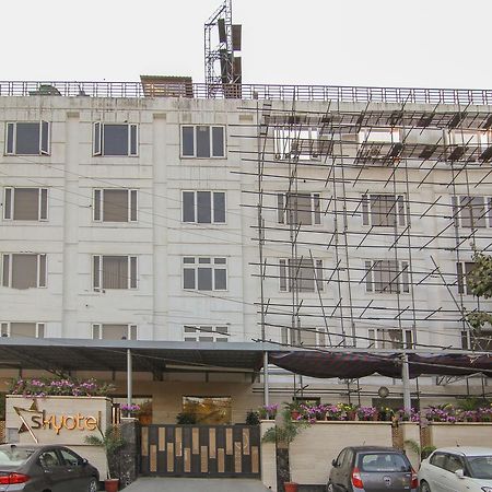 Oyo 12496 Skyotel Lucknow Buitenkant foto