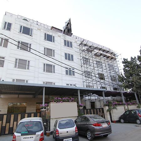 Oyo 12496 Skyotel Lucknow Buitenkant foto