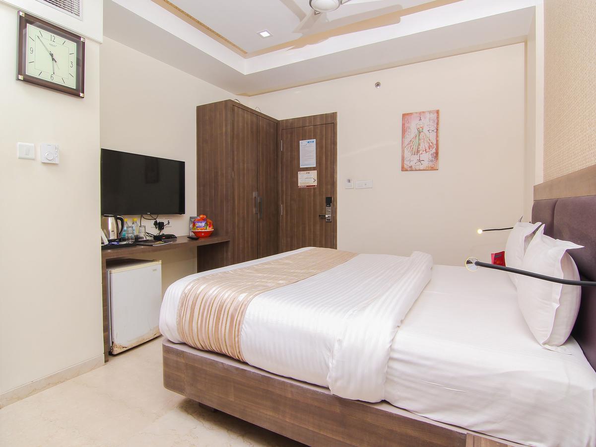 Oyo 12496 Skyotel Lucknow Buitenkant foto