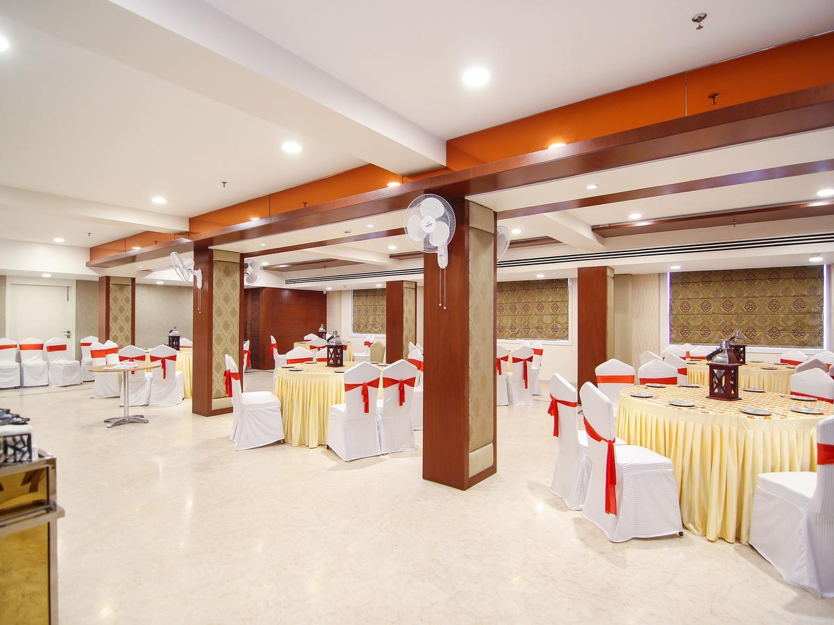 Oyo 12496 Skyotel Lucknow Buitenkant foto